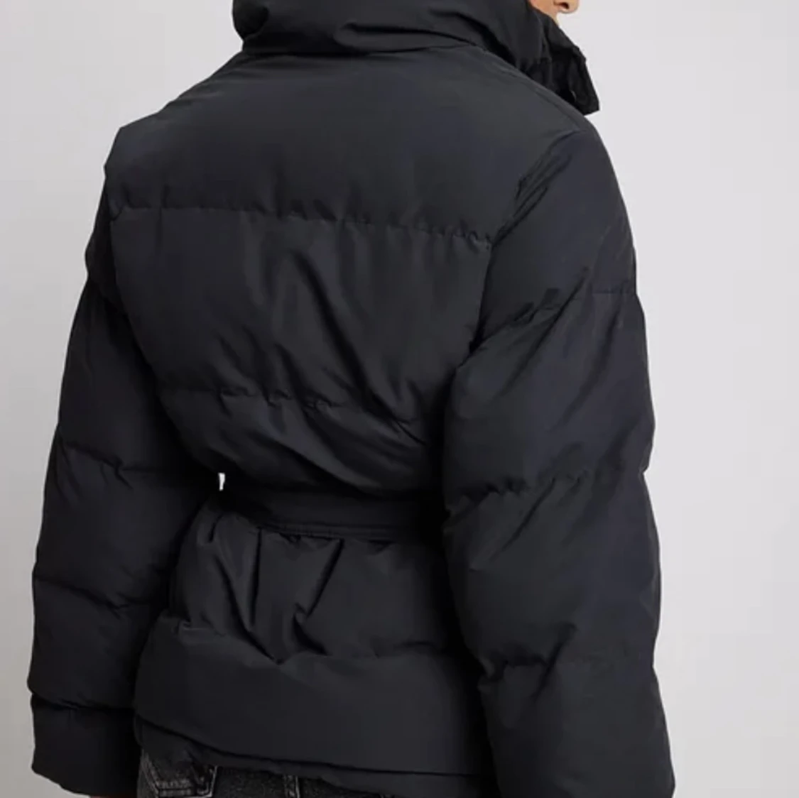 Svart jacka med bälte - 90