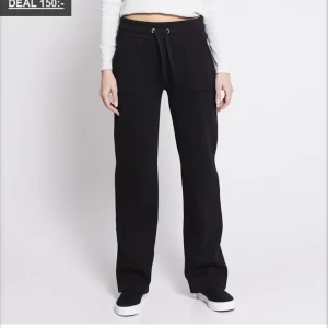 mjukisbyxor  - säljer dessa jättefina mjukisbyxor från lager 157 då de är för korta i benen för mig. använda ett fåtal gånger och har ett pyttelitet hål där bak men syns ej när de sitter på plus att de säkert går enkelt att sy igen❤️säljer för 120kr +frakt❤️