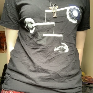 J.Lindeberg T-shirt  - Snygg T-shirt från J.Lindeberg. Knappt använd bra skick🫶🏻