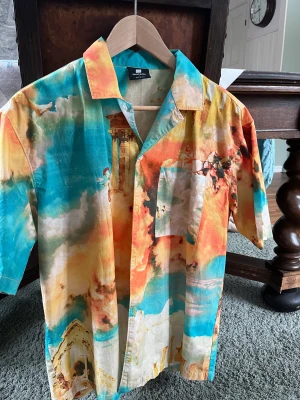 Sweet Sktbs stl S - Kortärmad skjorta från Sweet Sktbs i stl S. Som ny!