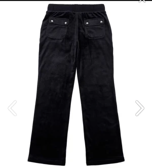 Helt nya juicy couture byxor - Helt nya svarta juicy couture embro byxor, fickor fram och bak. Stl 170/176. Nypris 800, säljes för 700 kr. Finns i Sandviken.
