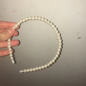 🤍Pärldiadem🤍 - Ett fint pärldisdem fint skick använt några fåtal gånger