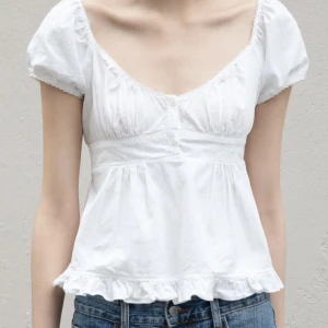 Brandy Melville Blair Top - Denna babydoll-topp söker nytt hem! Knappt använd