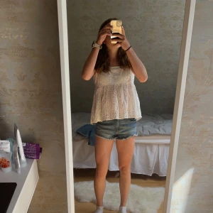 Volangtopp - Säljer nu denna supersöta toppen från BikBok i superfint skick! Säljer då den inte kommer till användning längre. 