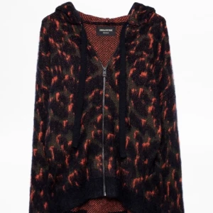 Zadig hoodie  - Så cool och mysig zipup från Zadig. Den i mycket bra skick och har använts väldigt få gånger. Köpte för  5000 kr.