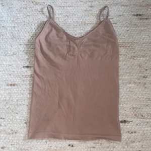 Topp - Bra skick Storlek S ”Inbyggd” BH
