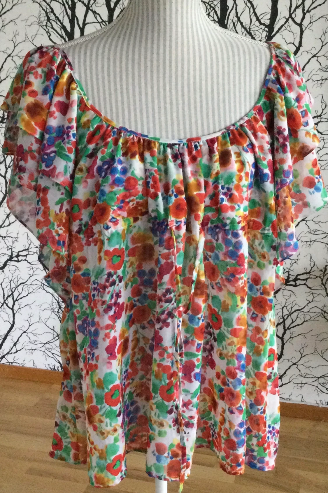 Vacker tunika / blus i polyester Nyskick! Stl 40 - 91