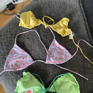 Söta bikinis  - Söta bikini toppar från bikbok. Aldrig använda då jag köpte i fel storlek. Storlek s. Pris 50 kr styck 