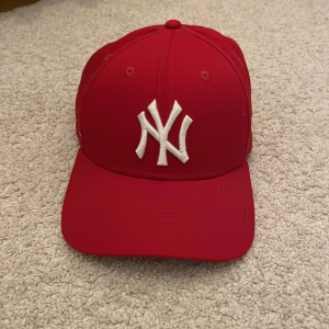 Kep - Säljer min super fina new era keps som aldrig har kommit till användning❤️