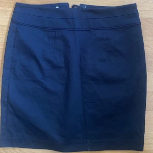 Svart kjol - Super söt svart kjol från Hm i storlek 36