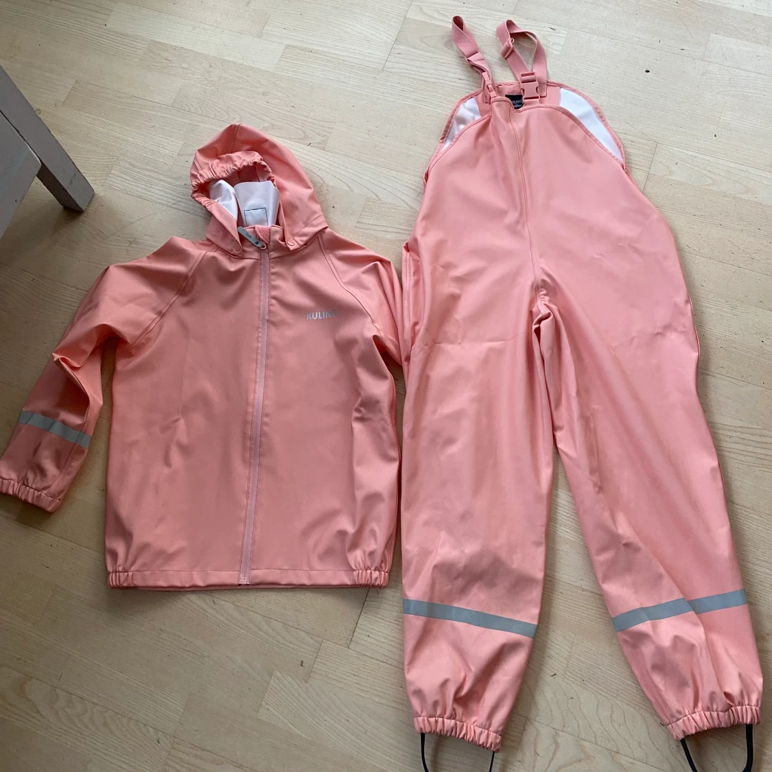 Bortskänkes regnkläder - 91