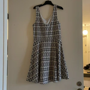 Klänning  - Fin sommarklänning i stl:36 