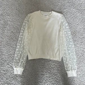 ‼️säljer denna supersöta tröjan‼️ - 💗säljer denna supersöta tröjan ifrån zara. Köpte den för några år sedan men i jättebra skick. Tröjan är i storlek 152. Säljer den då den tyvärr inte kommer till andvändning. 💗