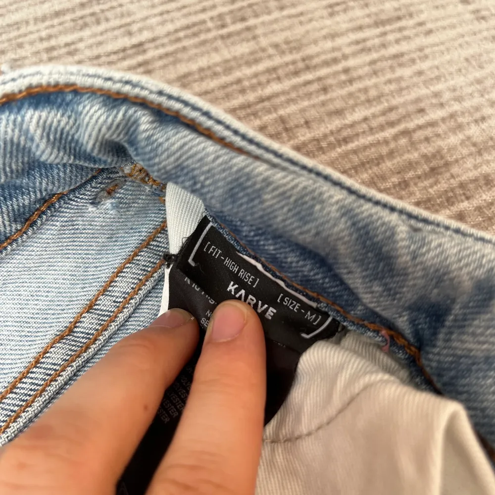 Jeans från karve storlek M. Fint skick! Säljer billigt pga vill bli av med det, samfraktar gärna 🌸. Jeans & Byxor.