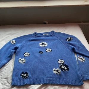 Carin Wester Knited  - Storlek L men skulle säga M. Supersnygg och kraftig stickad tröja.  Köpt för ett par månader sedan!