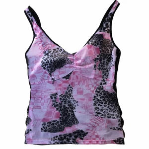 Linne - Snyggt linne! Framsidan är mesh och baksidan är svart t-shirt typ med svart spets.