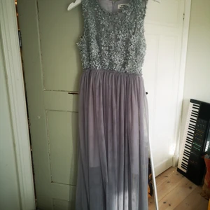 Kall grå klänning - Använd en gång från italien