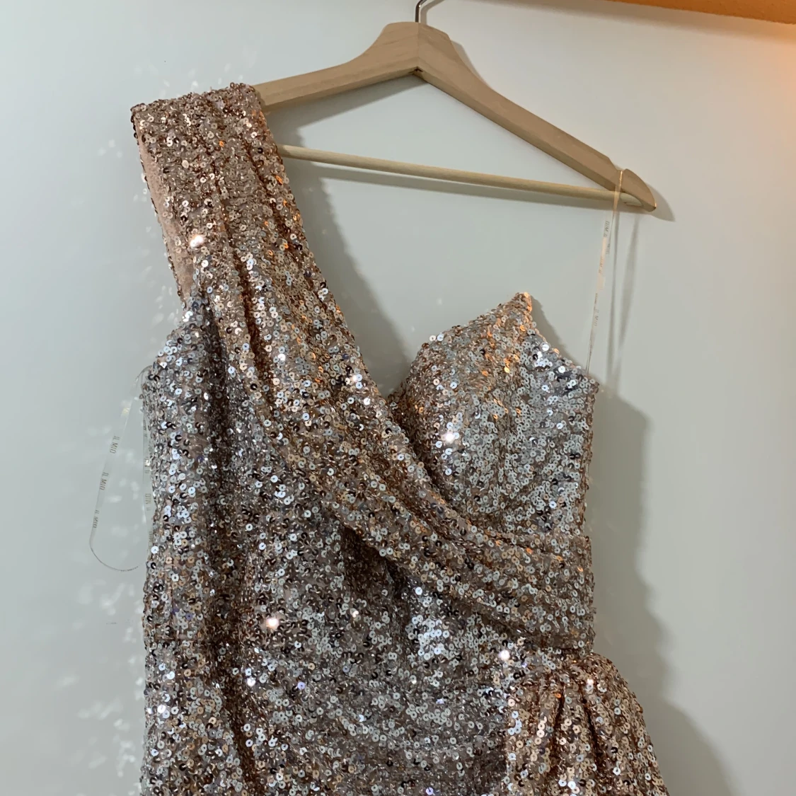 Klänning med glitter. - 90