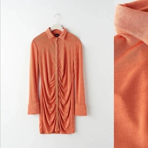 Klänning Gina Tricot  - Helt ny & oanvänd storlek Xs. Lappar kvar 