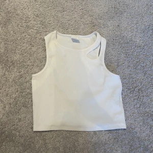 ‼️fint sommar linne‼️ - 🌺säljer detta superfina sommar linnet från zara köpte förra sommaren endast andvänd 1-2 gånger men i jättebra skick inga sömmar eller något som är trasigt🌺