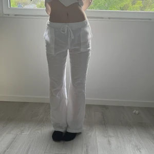 Linnebyxor - Säljer dessa superfina linnebyxor då jag har ett par andra nästan exakt likadana, som jag använder mer. Helt nyskick och använda fåtal gånger men utan några tecken på användning. Köp direkt för 400+frakt. 