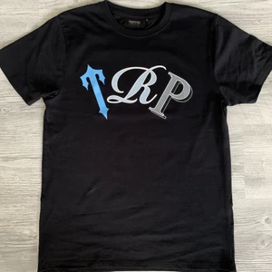 Trapstar Tee - Svart trapstar tee från droppet 19/5. Utsåld. Storlek S. Aldrig använd