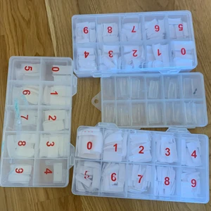 Tippar - Massor av olika tippar till gele eller akrylnaglar. Oanvända såklart och det är mycket kvar i dom.