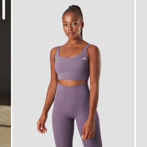 Träningsset från ICIW - Träningsset från Icaniwill i serien nimble. Skönaste jag testat, liknar lululemon i material. Storlek S i båda delar. Aldrig använt så i nyskick 
