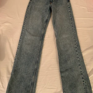 Zara jeans - Blåa zara jeans i stl 34 Bra skick, använda fåtal ggr 150kr + frakt