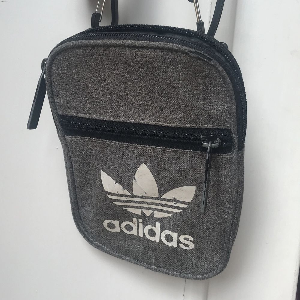 Adidas becknarväska - Väskor | Plick Second Hand