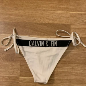 Calvin Klein - Säljer en supersnygg bikini underdel från CK. Helt nya🌹