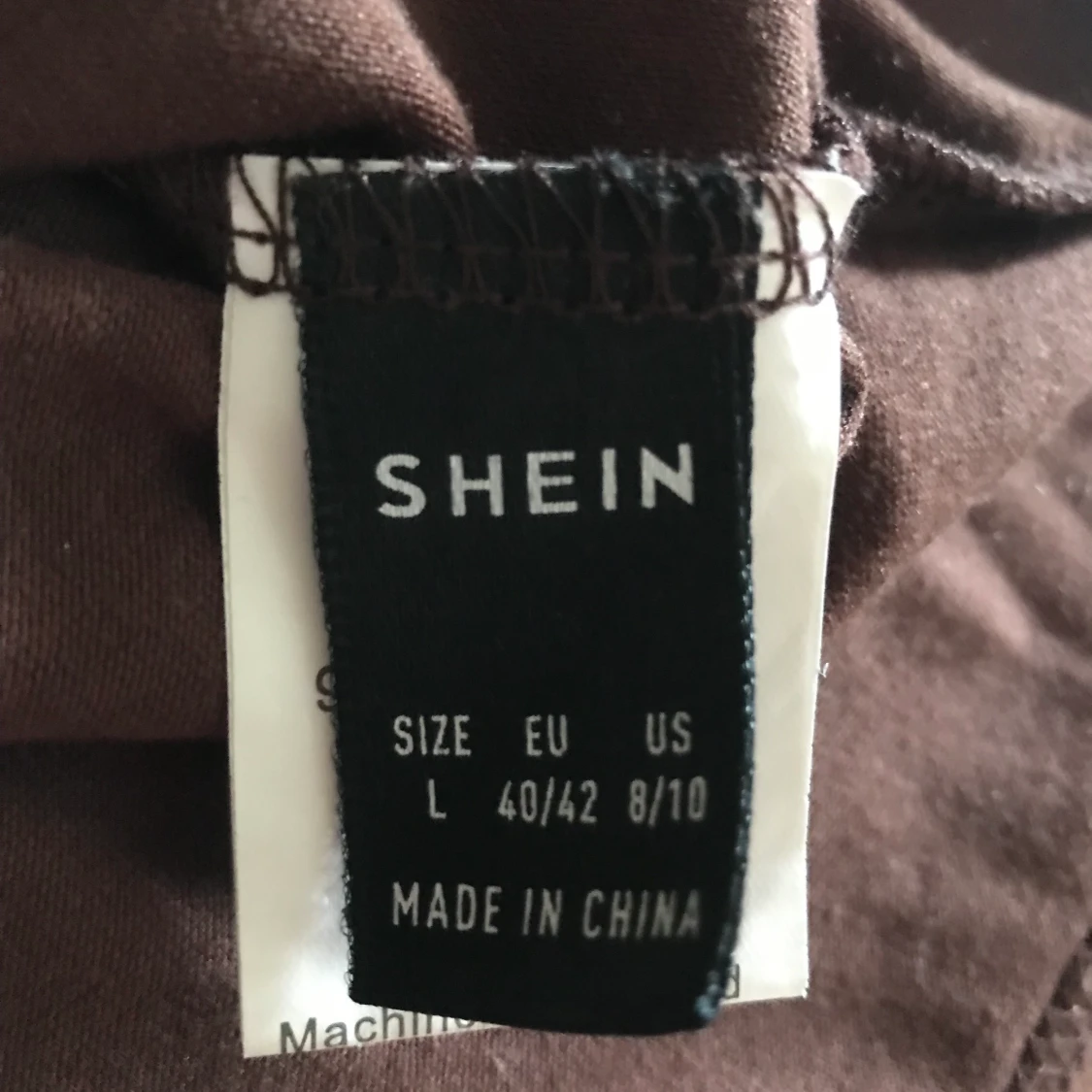 Brun t-shirt med svamptryck stolek L - 91