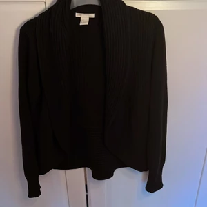 Kofta svart ribbad H&M  - Svart, ribbad med krage 