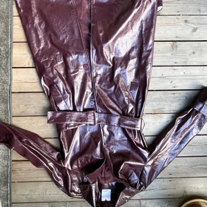 Kappa - Otrolig kappa! Den är gjort för något hållbarhet projekt och finns därför knte att köpa mer. Nypris: 1000kr. Använt 2-3 gånger😁