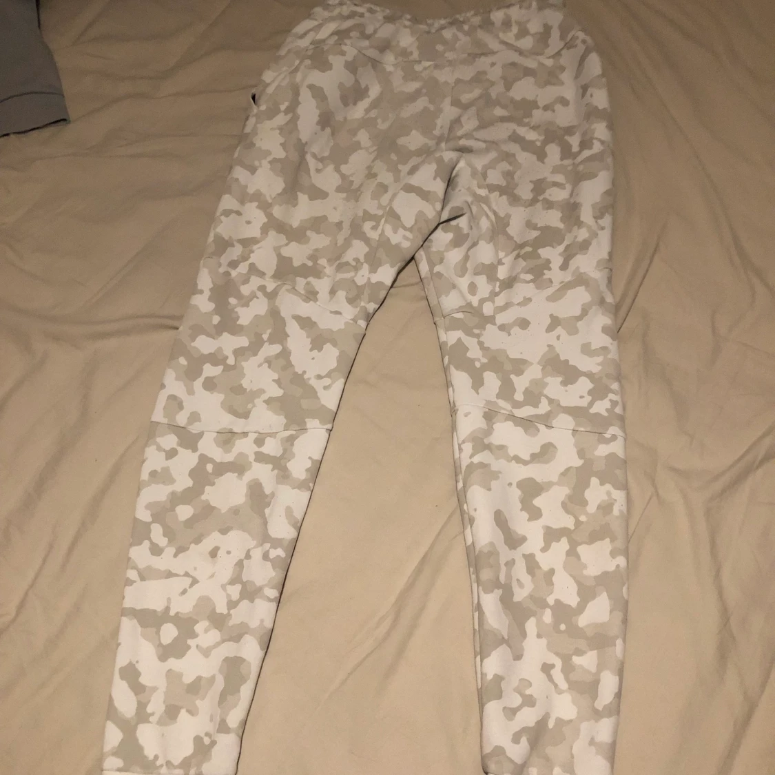 Nike tech fleece byxor white camo storlek S - 91