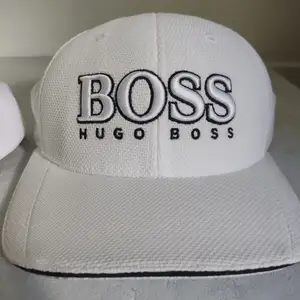 Helt nya aldrig använda.  Hugo Boss navy 400 Hugo Boss White . 300