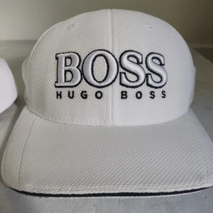 Hugo Boss kepsar  - Helt nya aldrig använda.  Hugo Boss navy 400 Hugo Boss White . 300
