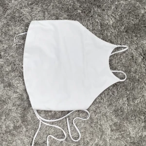 Zara linne med knytning  - Jättefint linne från Zara aldrig använt så är i bra skick!! Storlek S, bra kvalite!