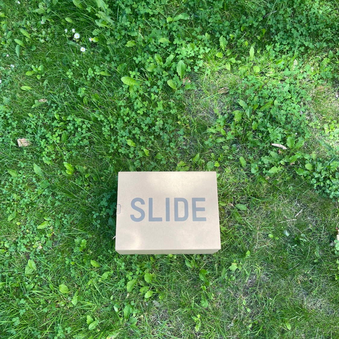 Yeezy Slides Onyx 43 