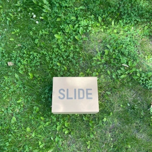 Yeezy Slides Onyx 43  - Storlek 43, små i storlekarna. Skönt material. Aldrig använda, cond 10/10.