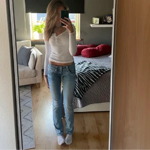 Pepe jeans  - Fina lågmidjade jeans från märket pepe jeans! Lagt ute innan men råkat skriva fel storlek. Fint skick i stl w25 l32, bud från 400 eller köp direkt för 500💓