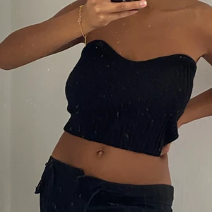 Stickad topp  - Säljer denna snygga stickade toppen. Storlek S