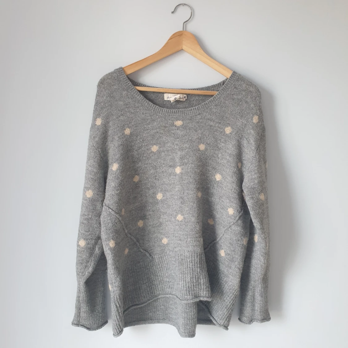 Grå stickad tröja