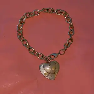 Silver kedje armband med hjärtan som aldrig används, frakt: 15kr