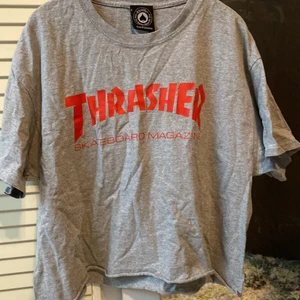 Thrasher  - Croppad t-shirt som är köpt i andra hand önskar byta mot T-shirt i ”vanlig” längd i storlek s - l 