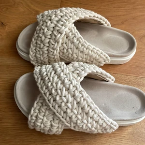 Inukki slippers  - Slippers från Inukki använda en gång, strl. 37. I väldigt bra skick!:) 