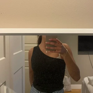 Nakd  - Super fin tröja från nakd i st xxs. Den är använd fåtal gånger och ser ny ut. Köparen står för frakt 