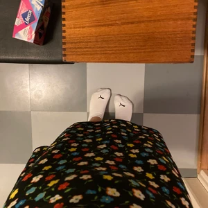 Kjol - Super söt kjol från humana. Använt några gånger. Jätte fint matrial och skick. Skriv privat för fler frågor/bilder! Köparen står för frakten<3