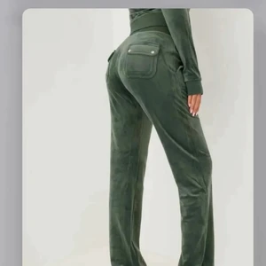 Mörk gröna juicy - Storlek M men passar s oxå, snabb affär uppskattas.