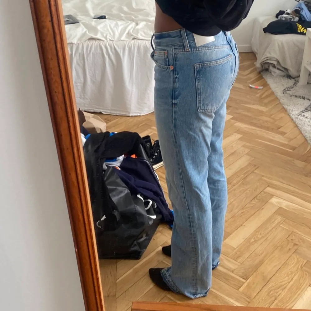 Midwaist jeanst i strl 36. Köpta från pull and bear och är sparsamt använda.💕💕💕 Kolla gärna in min profil🌺🌺. Jeans & Byxor.